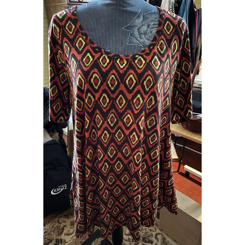 LulaRoe Size 2x Women’s Geometric Pullover Patterned Blouse 46” Bust 31” Length